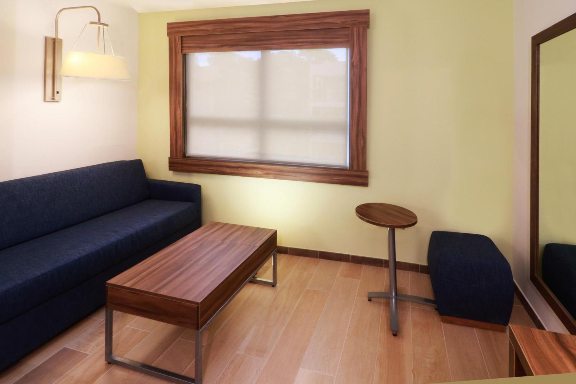 Queen Suite Two Queen Beds