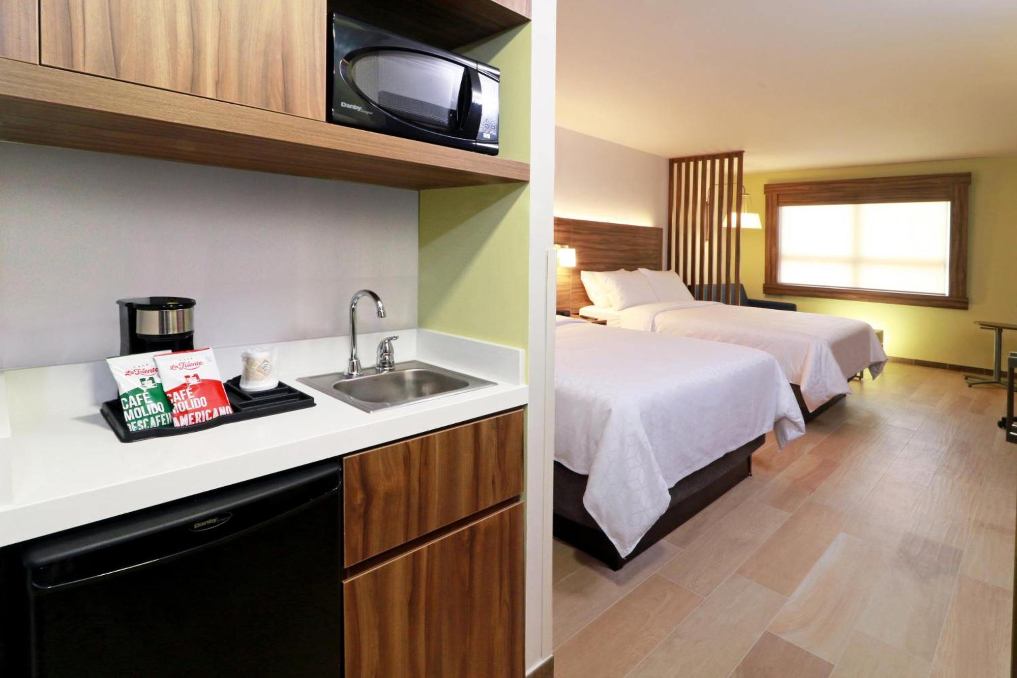 Queen Suite Two Queen Beds