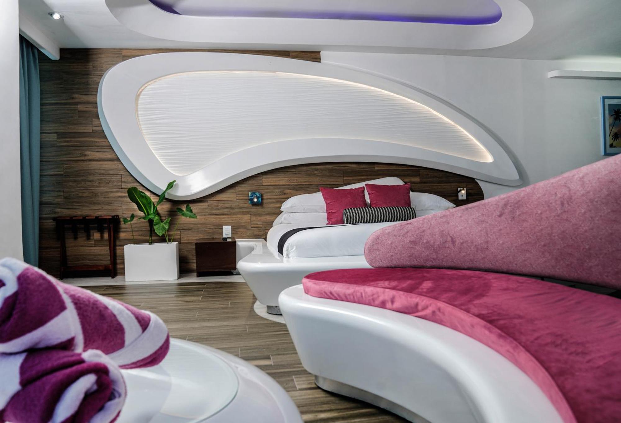 Deluxe Suite with Sea View