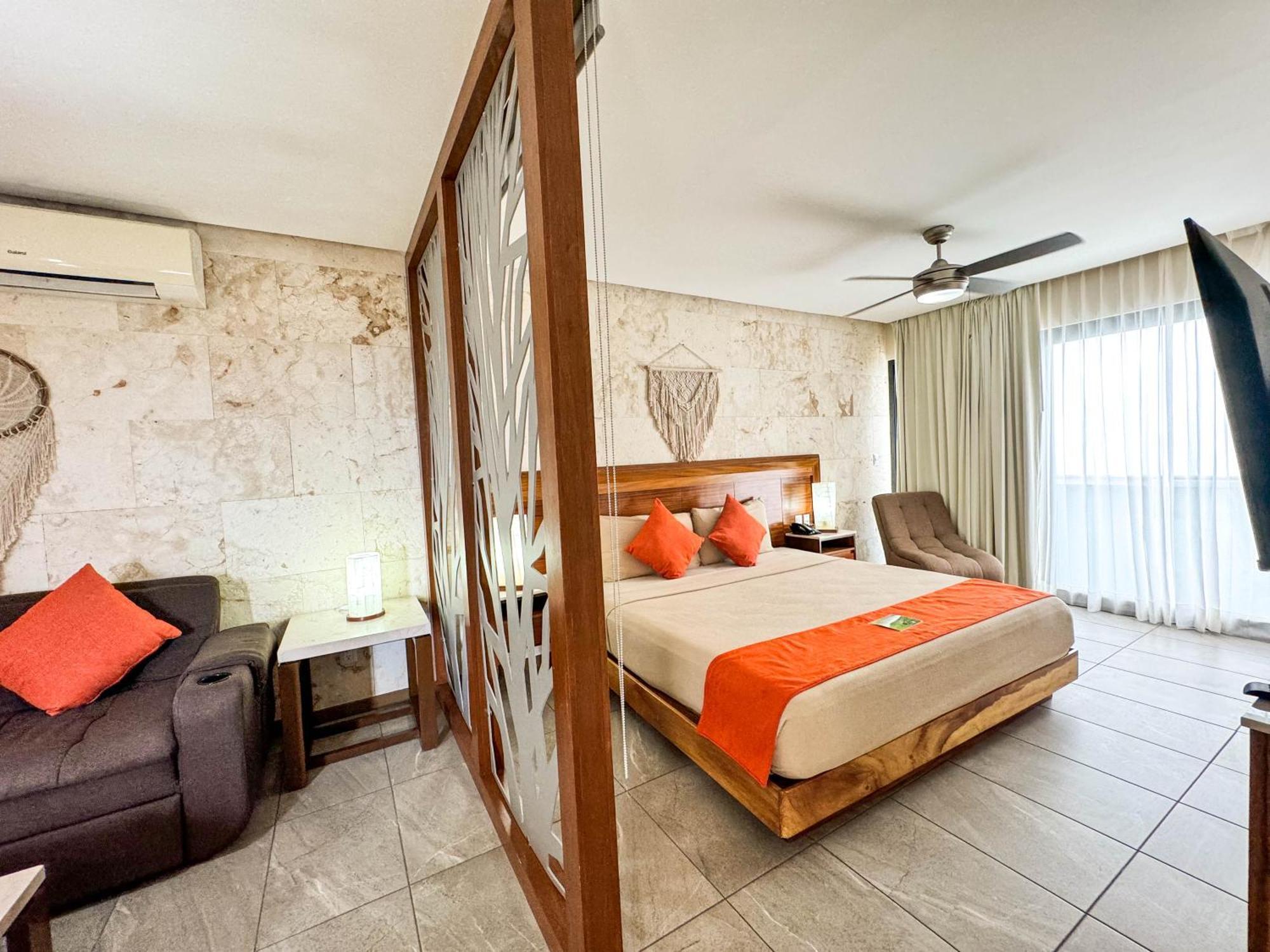 Queen Bed Suite