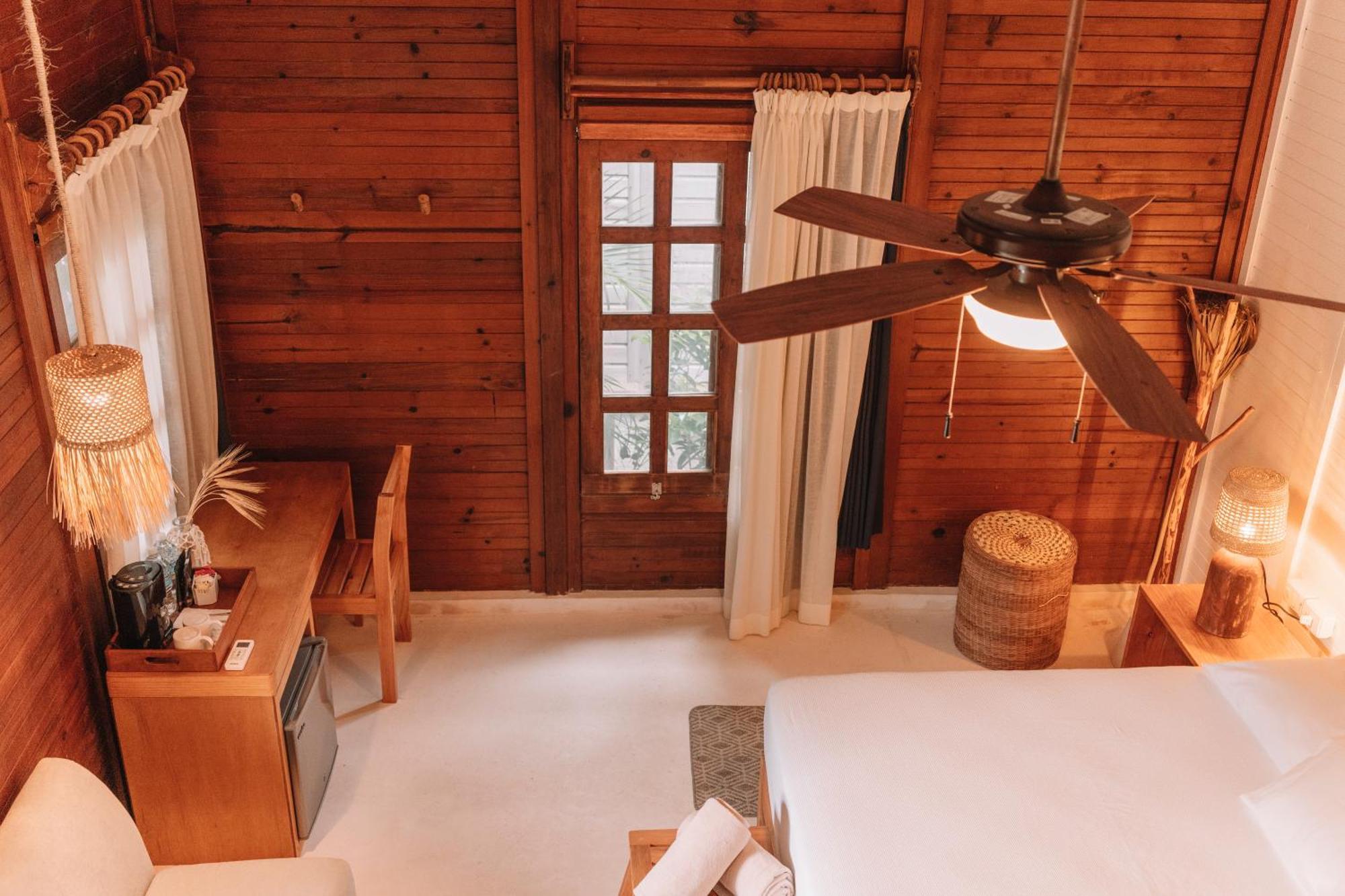Jungle Experience Bungalow King Bed