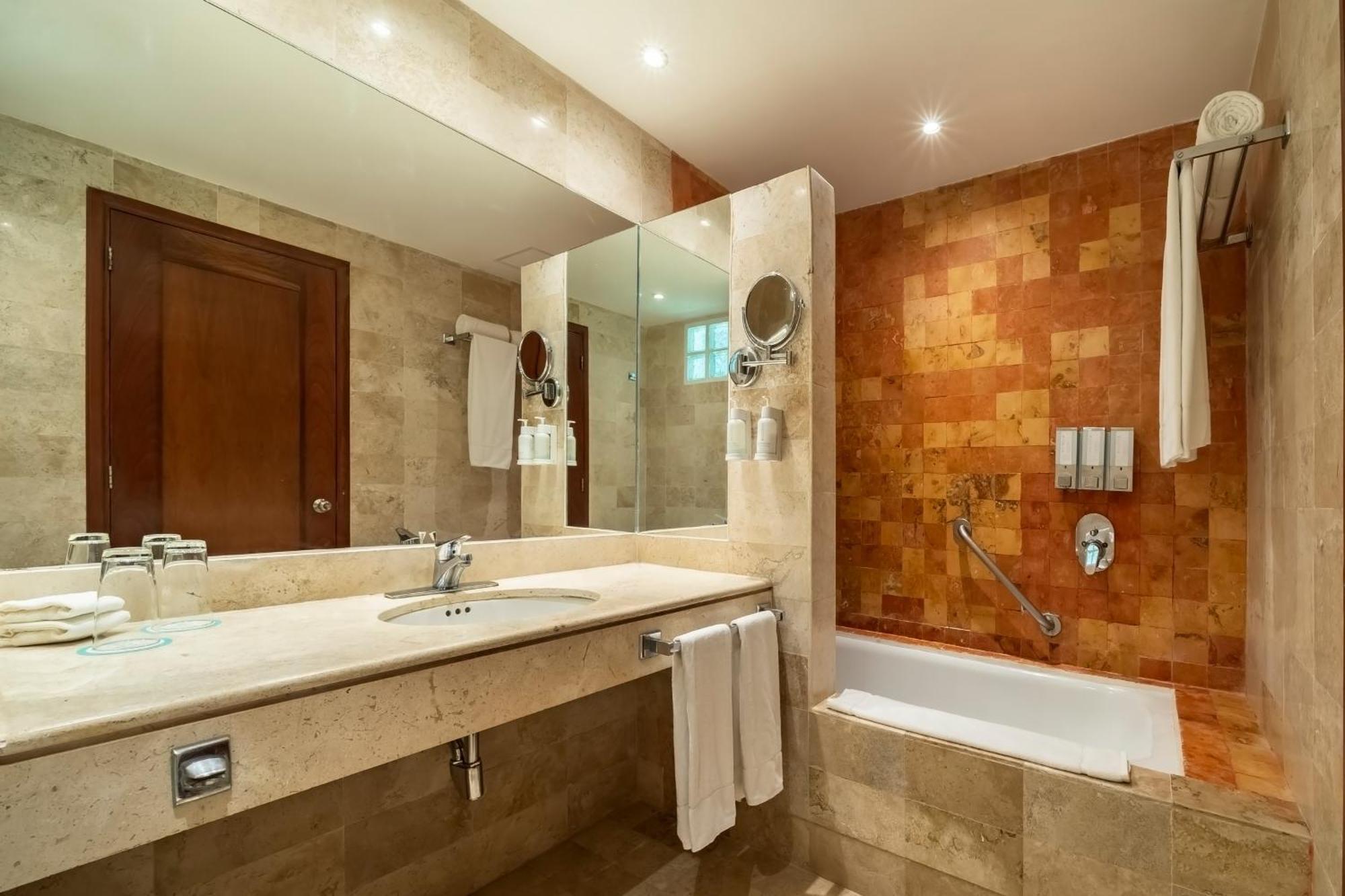 Junior Suite Ocean Front Beach Access Single Use