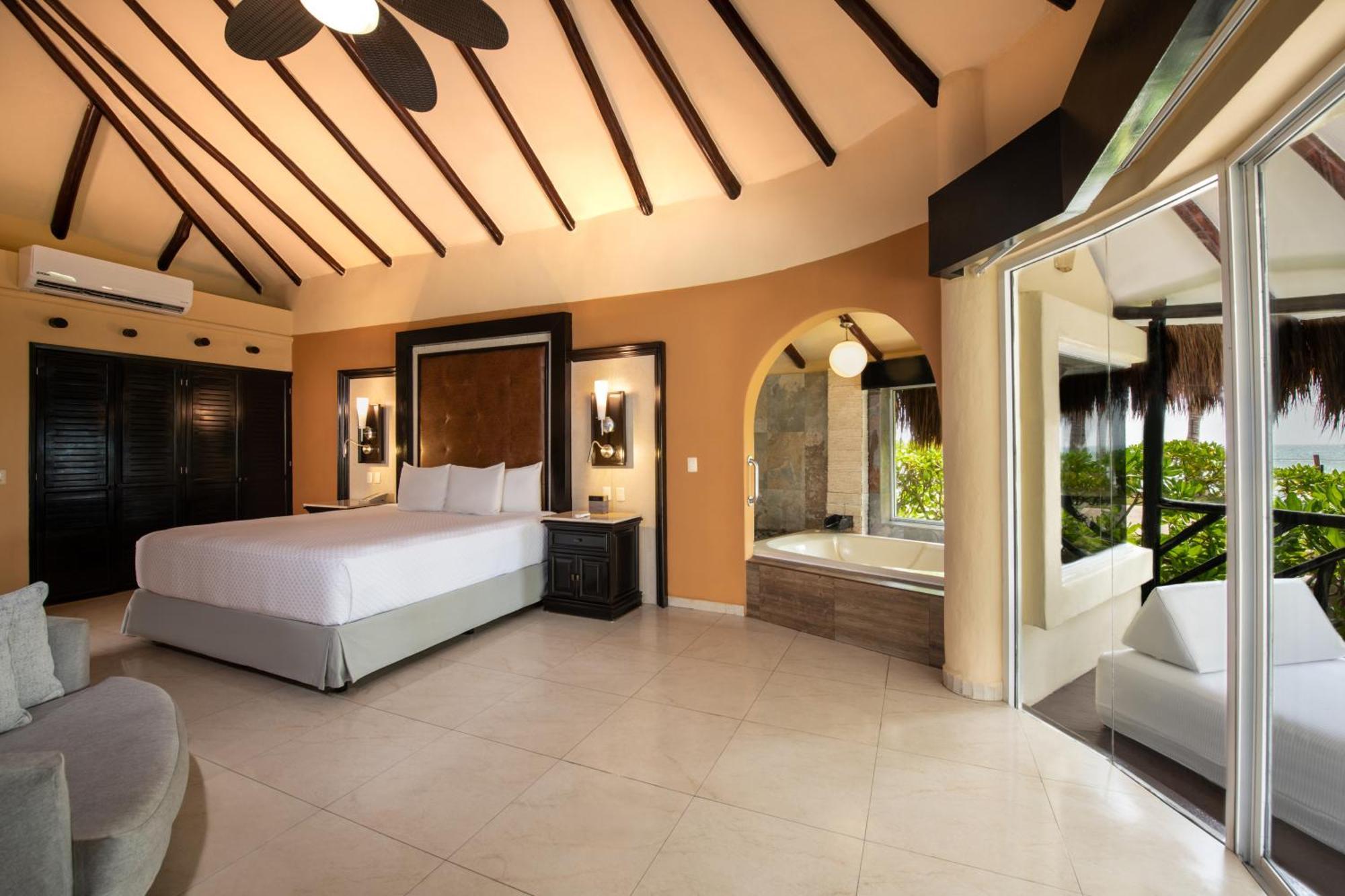 Swim Up Casita Suite