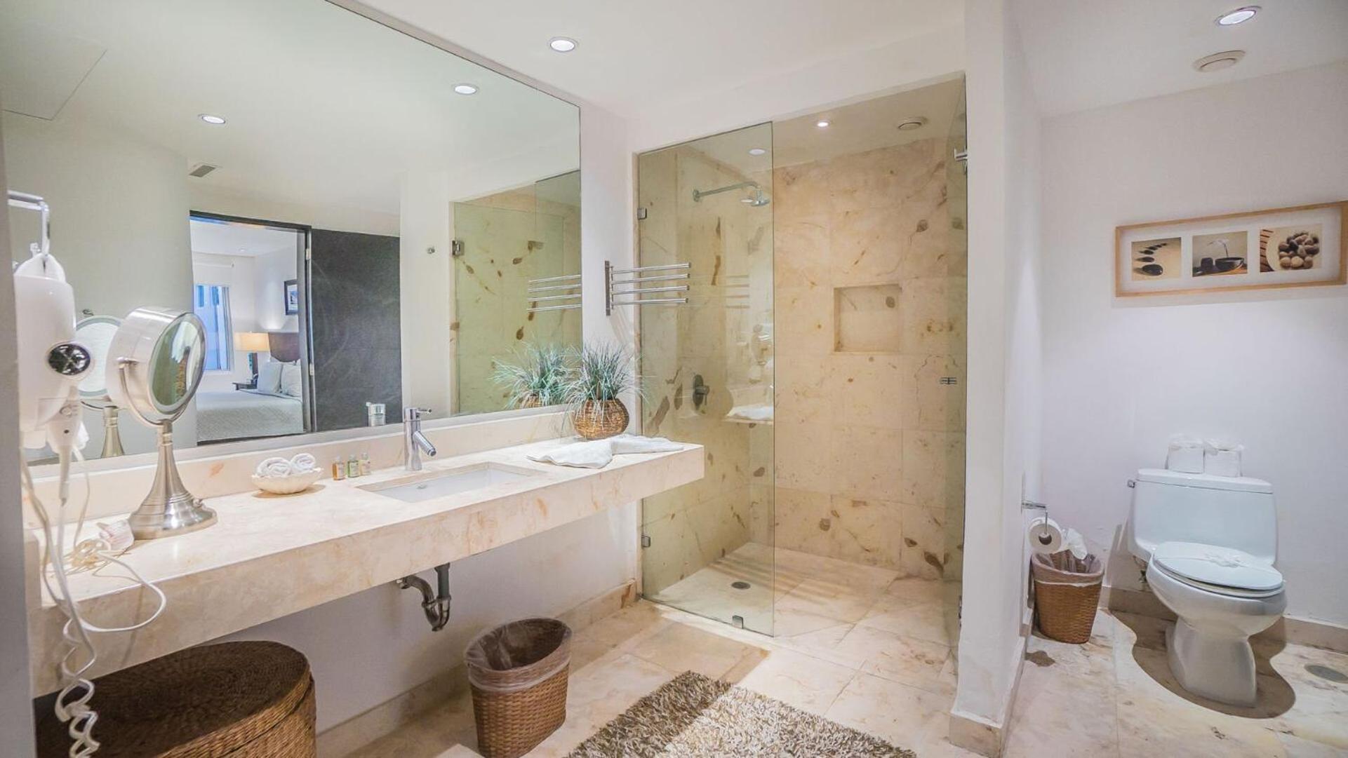 One-Bedroom Apartment Pool View