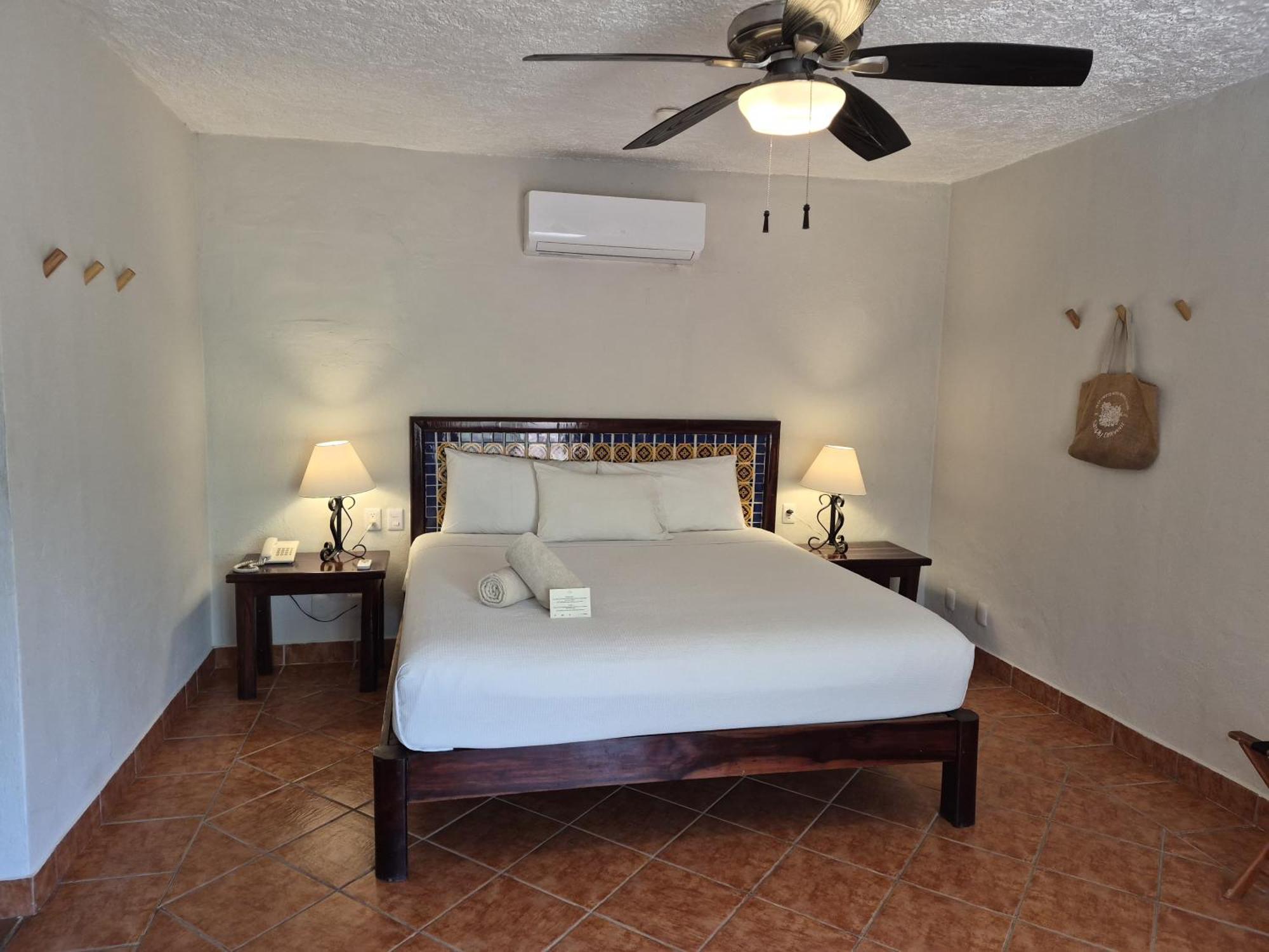 Classic Room King bed