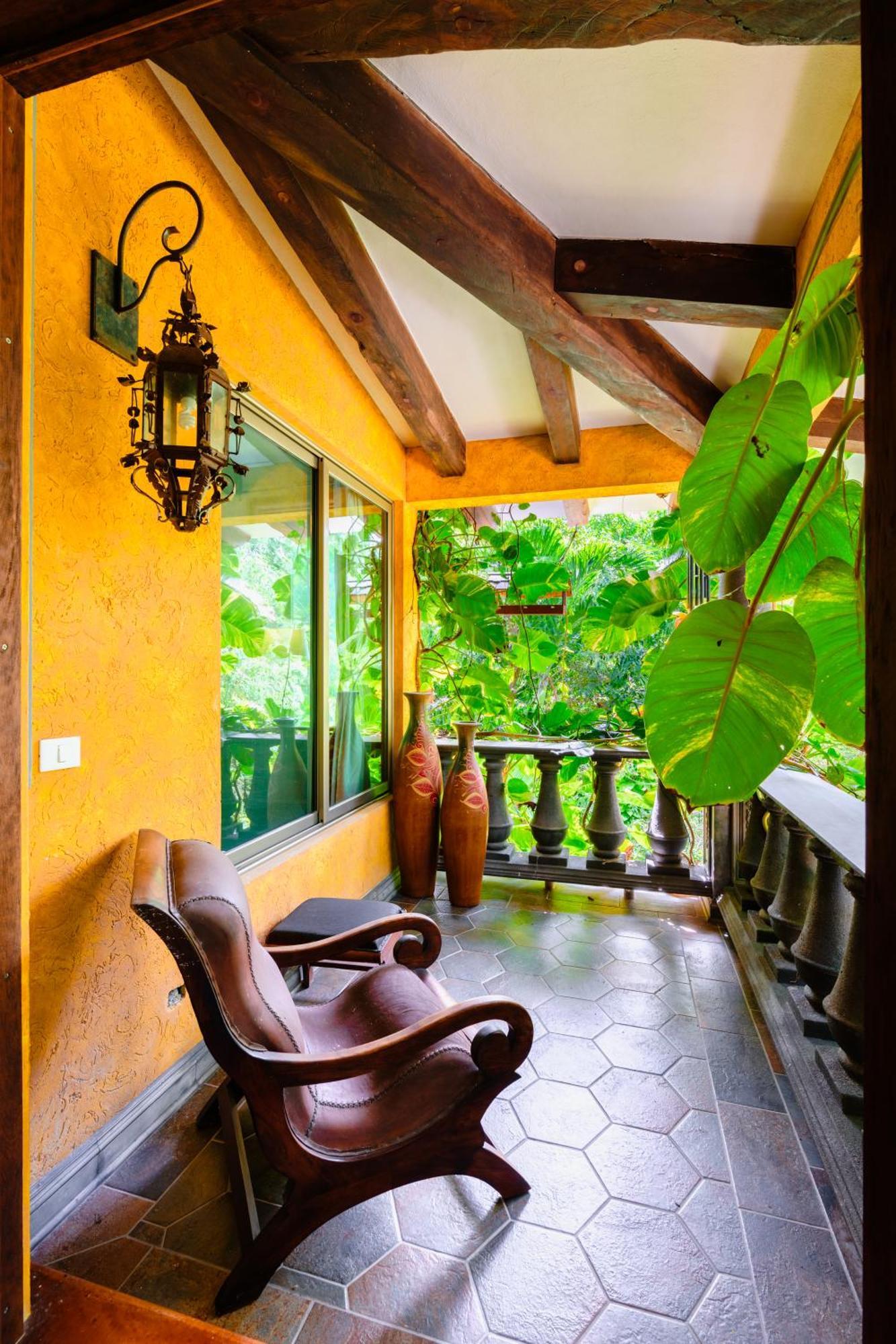 Deluxe King Suite