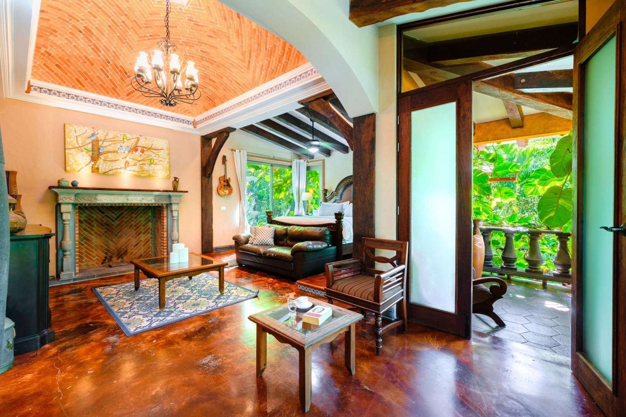 Deluxe King Suite