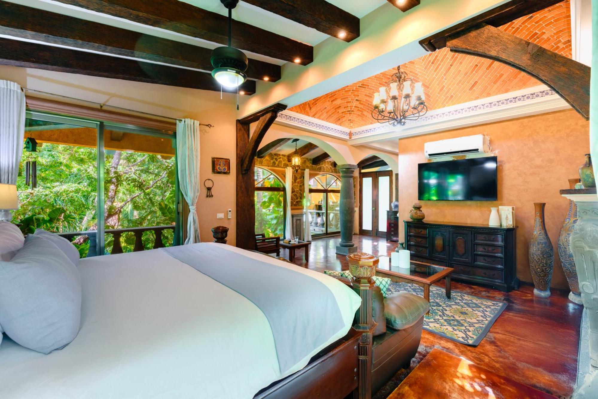 Deluxe King Suite