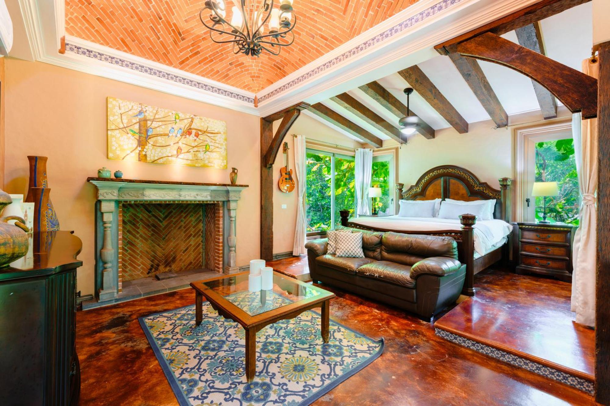 Deluxe King Suite