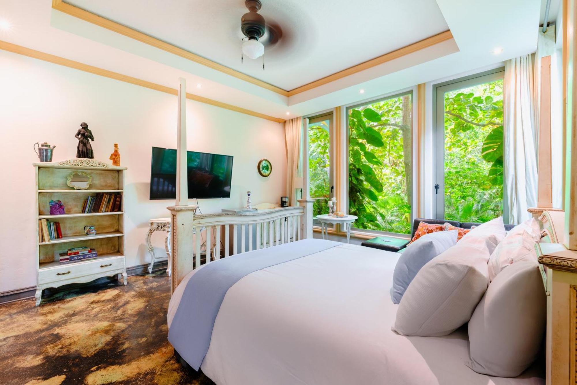 Queen Room Garden View
