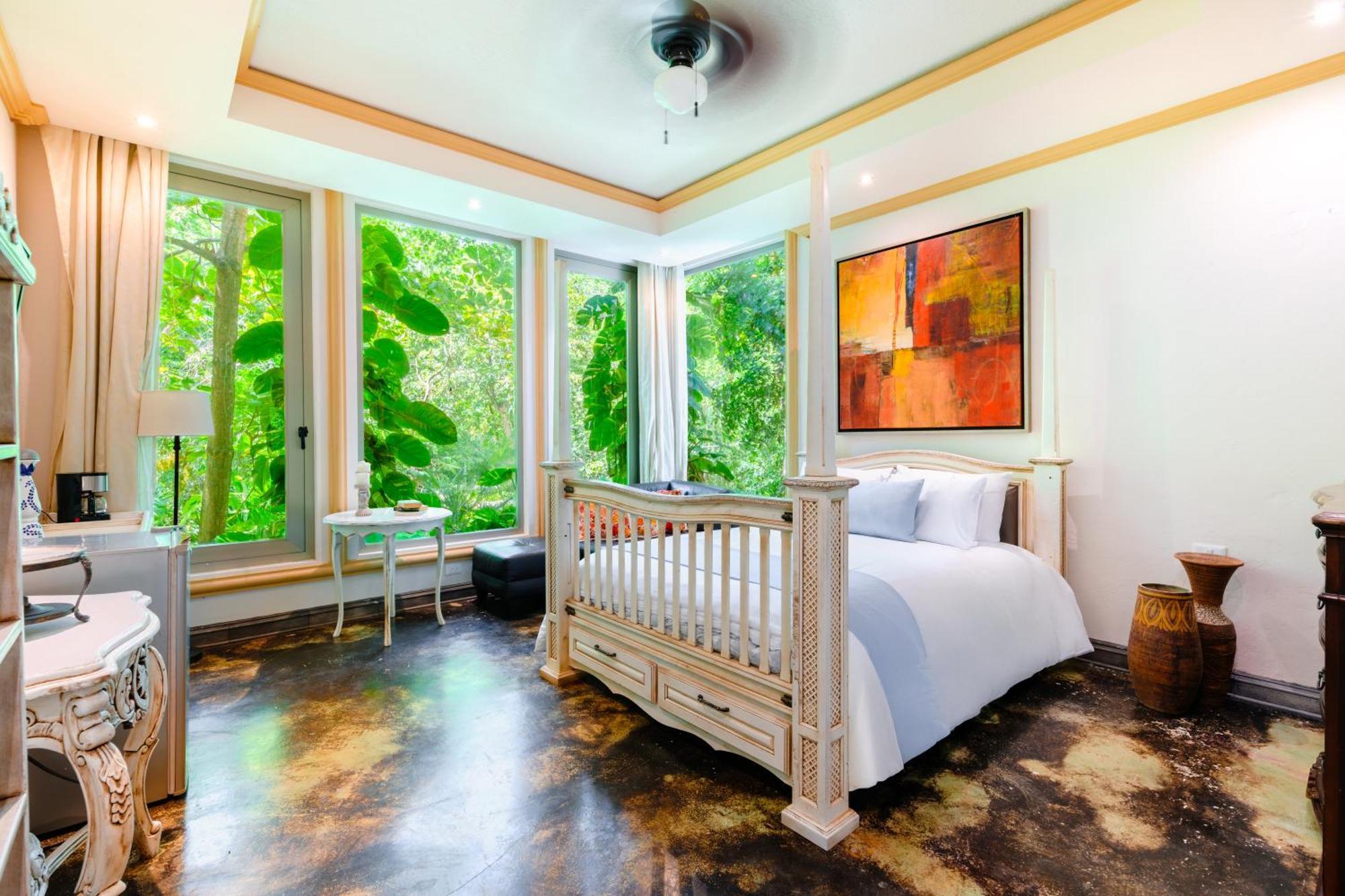 Queen Room Garden View