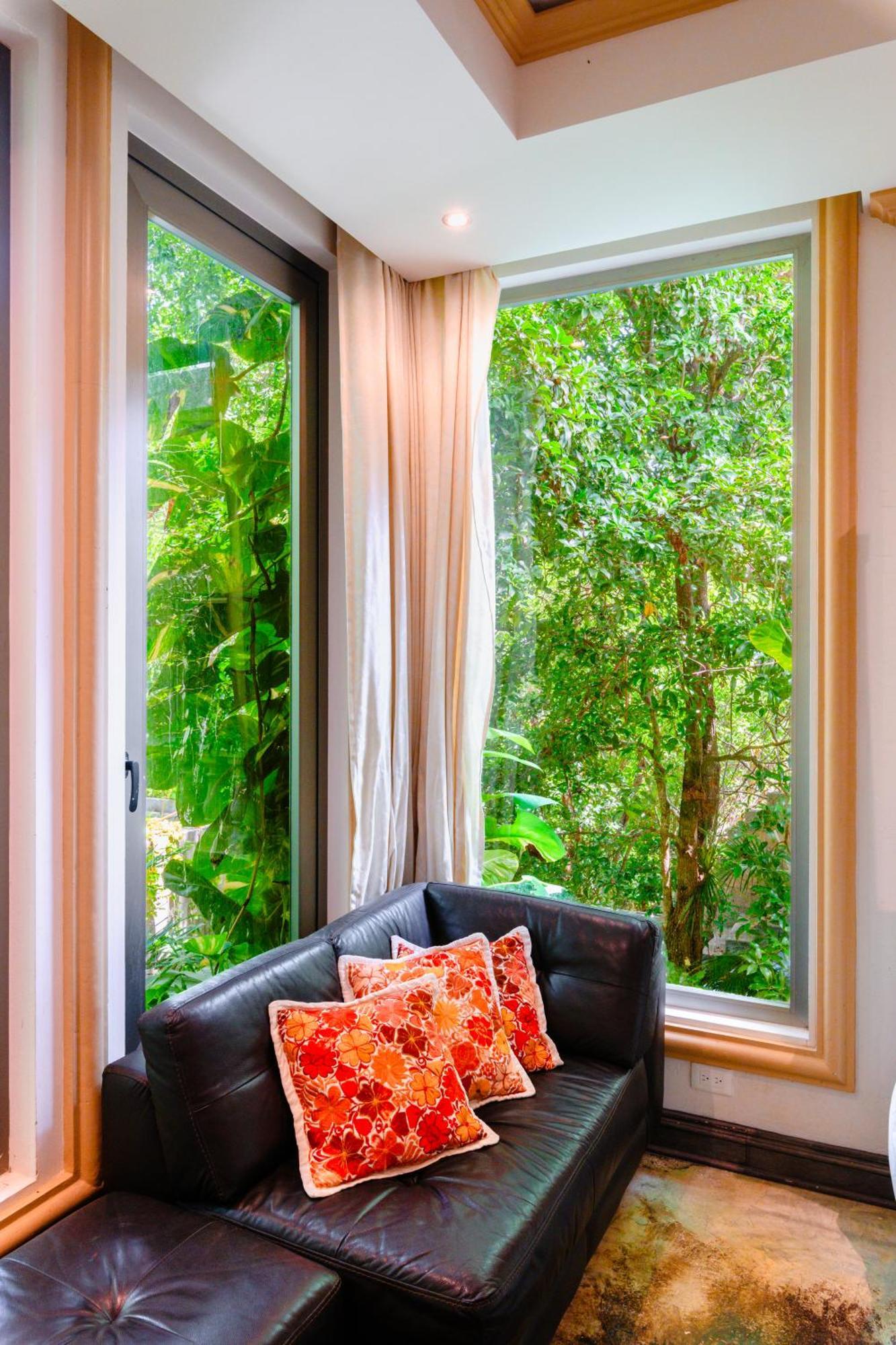 Queen Room Garden View