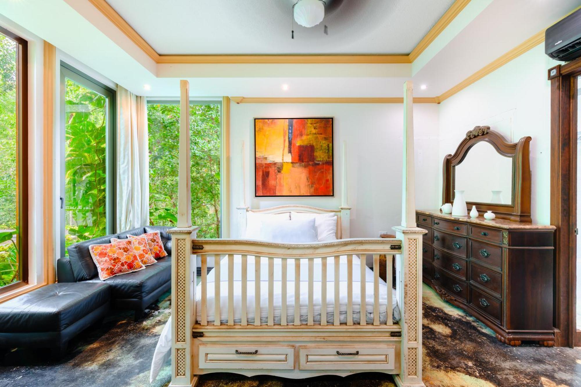 Queen Room Garden View
