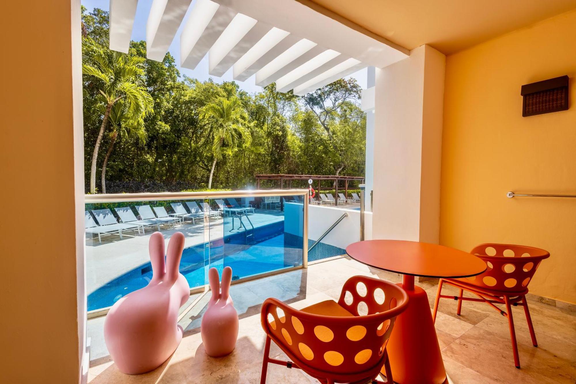 Family Club Room Pool Access