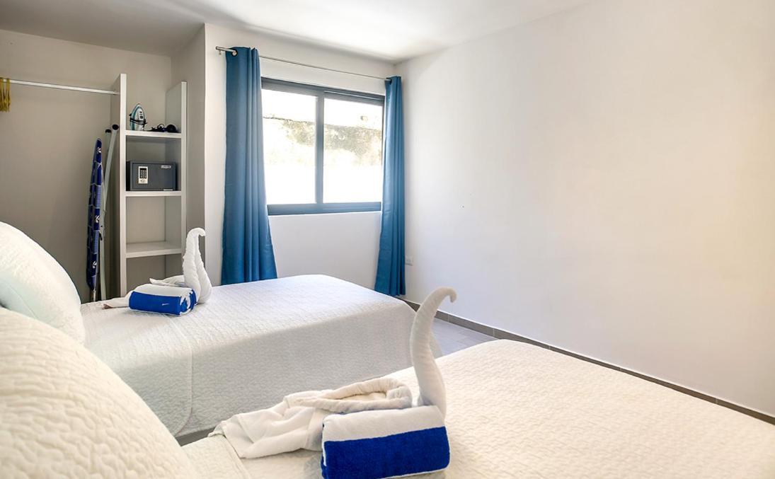 Deluxe One-Bedroom Apartment
