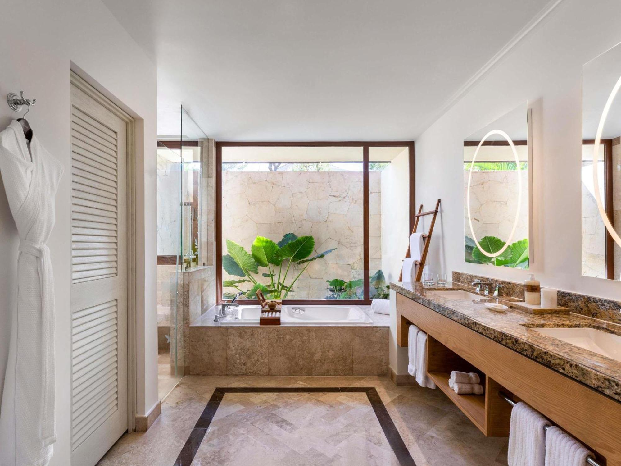 Deluxe Casita Two Queen Beds Soaking Tub Garden View
