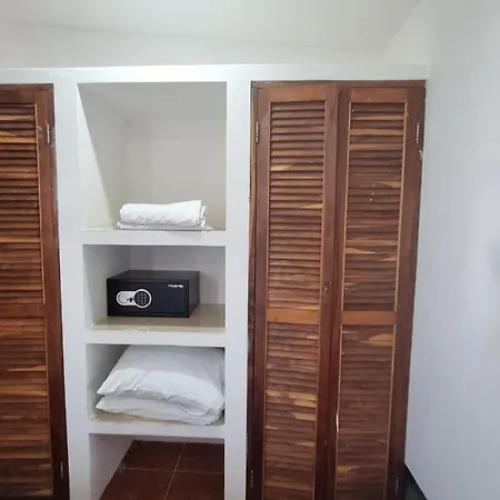 A Una Calle Del Ado 5Ta Avenida-2