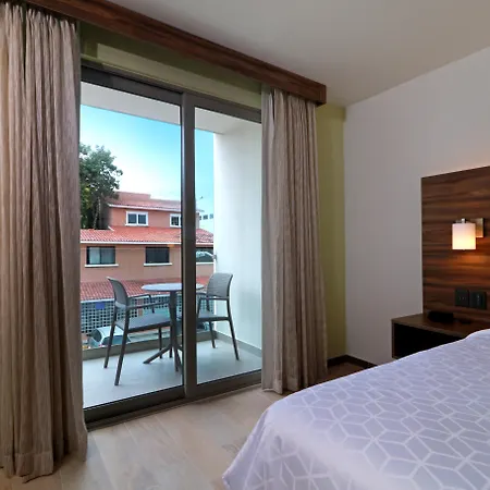 Holiday Inn Express & Suites - Playa Del Carmen By Ihg-2